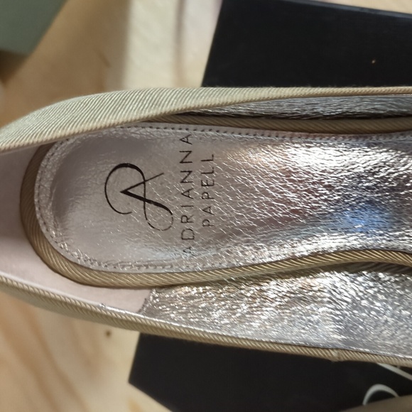 high heel shoe Adrianna Papell shiny oat color 7.5 - Picture 4 of 4
